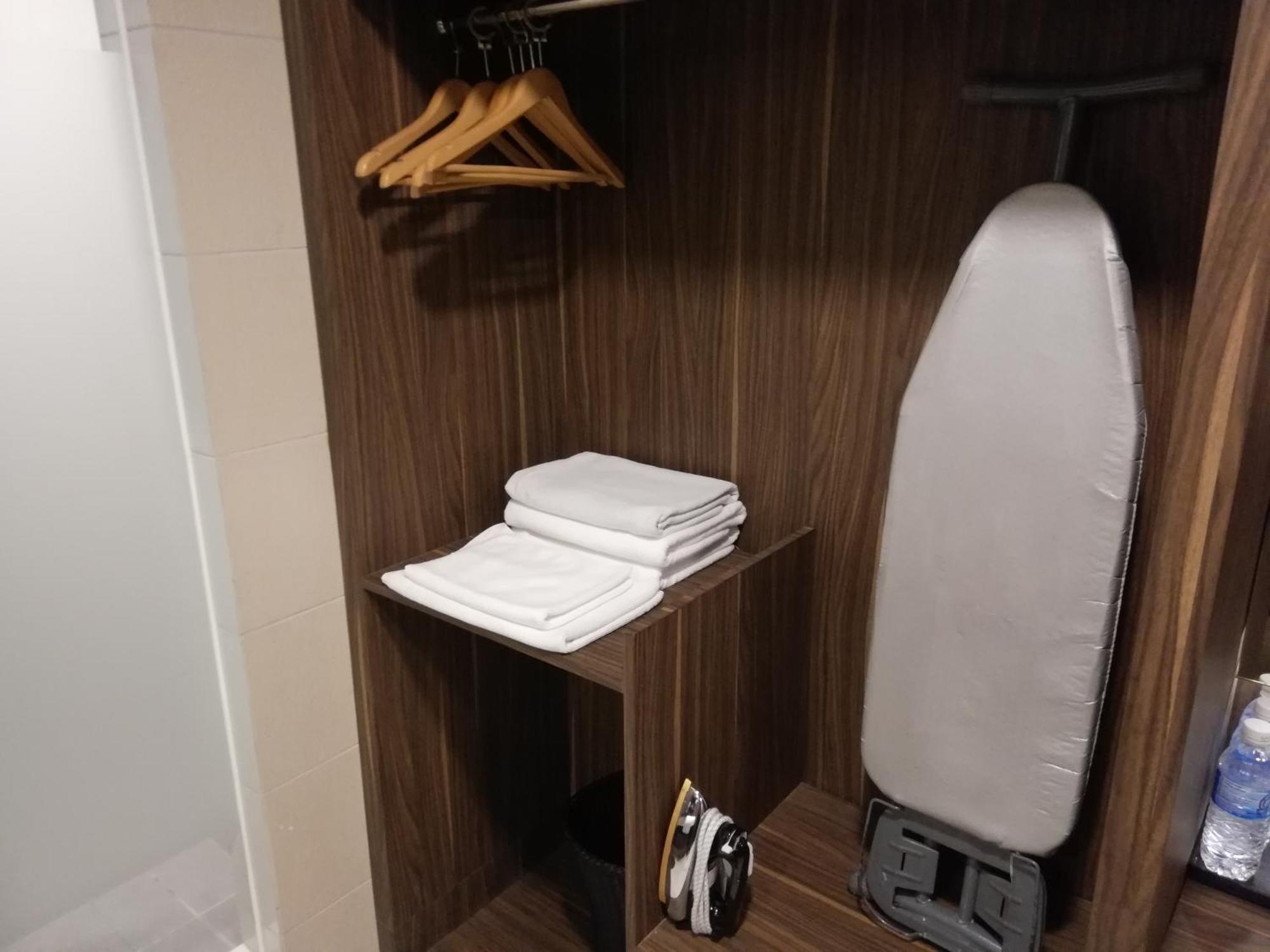 Ease Hotel Кота-Кинабалу Экстерьер фото