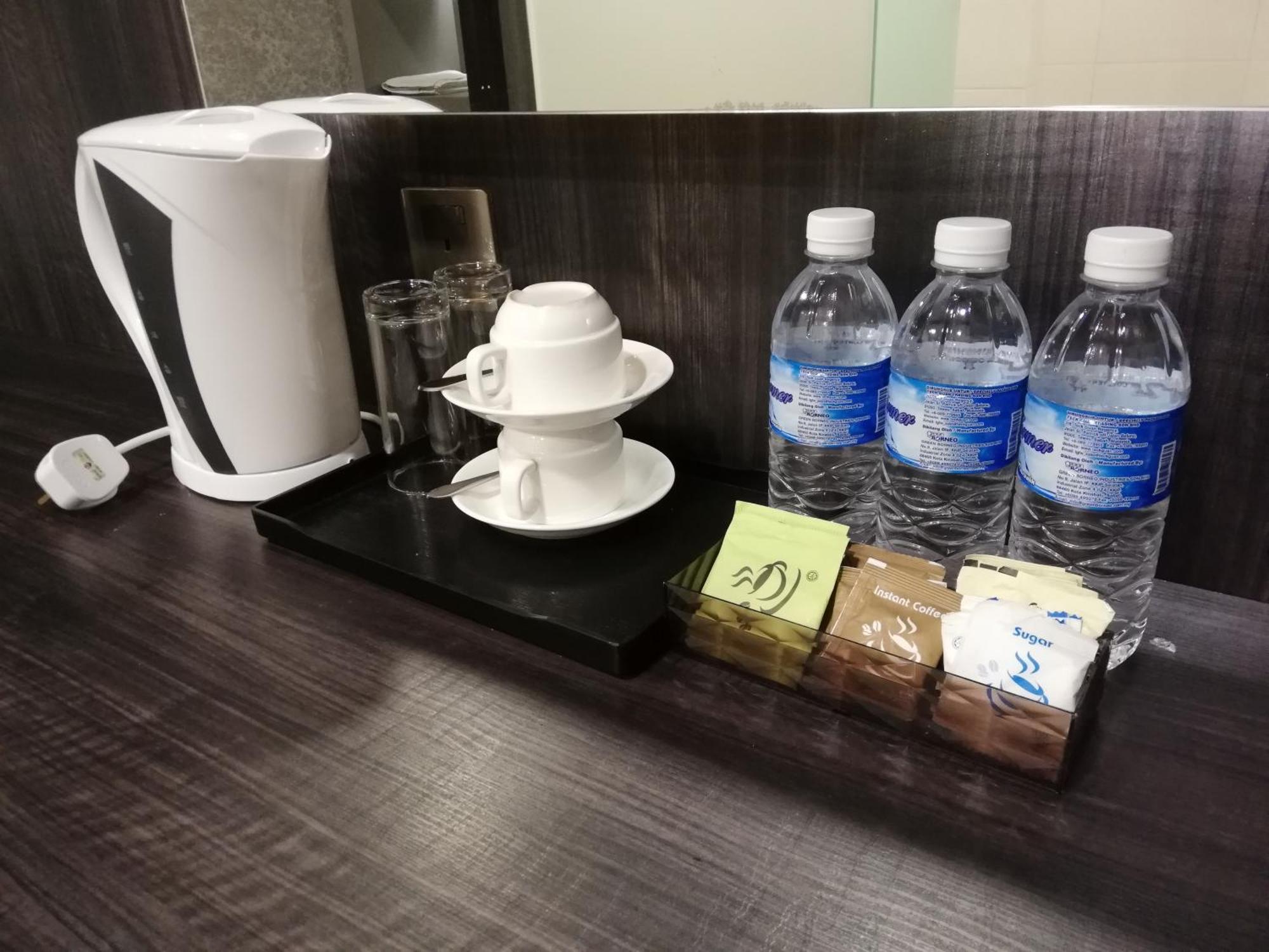 Ease Hotel Кота-Кинабалу Экстерьер фото