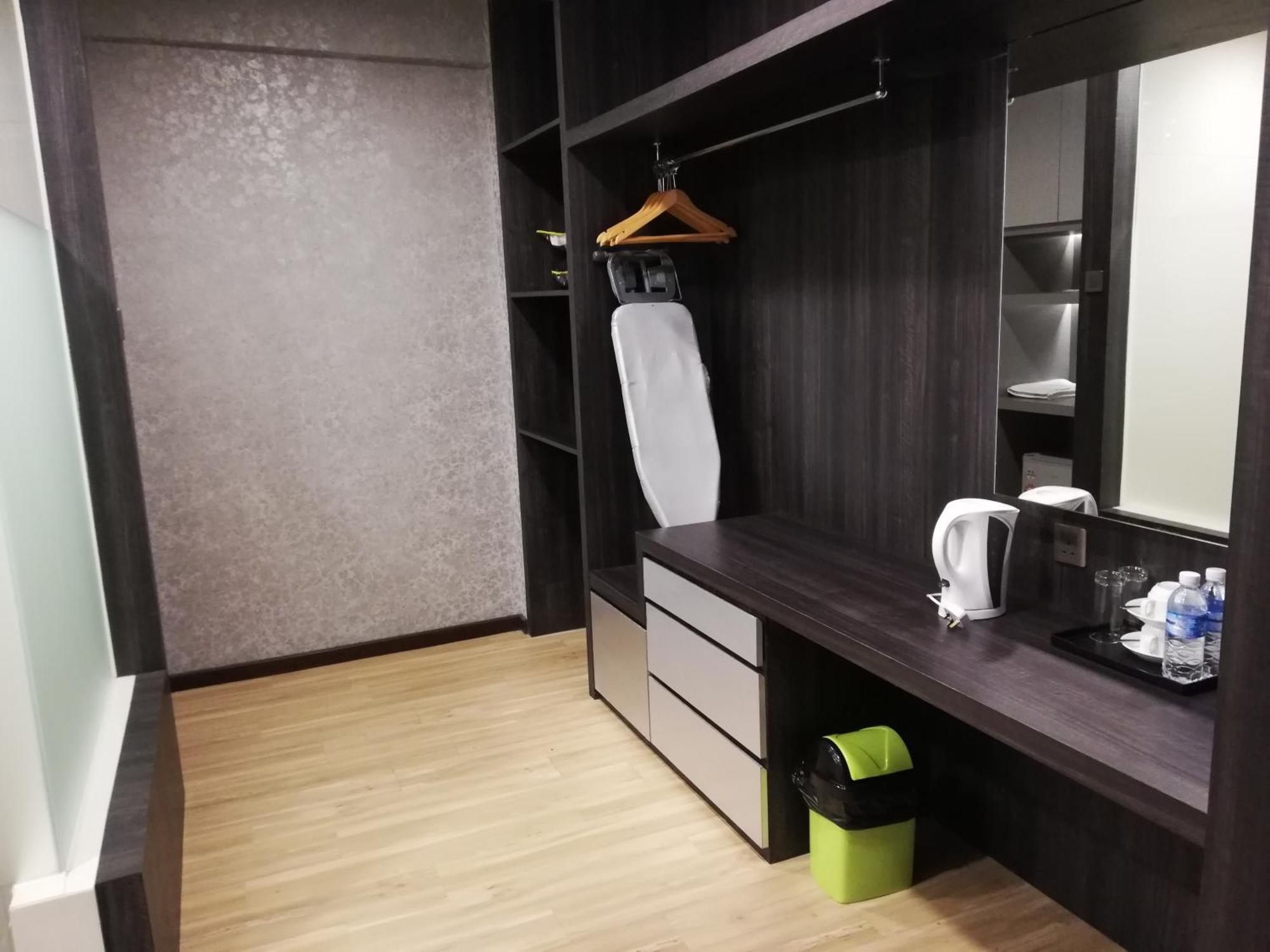 Ease Hotel Кота-Кинабалу Экстерьер фото