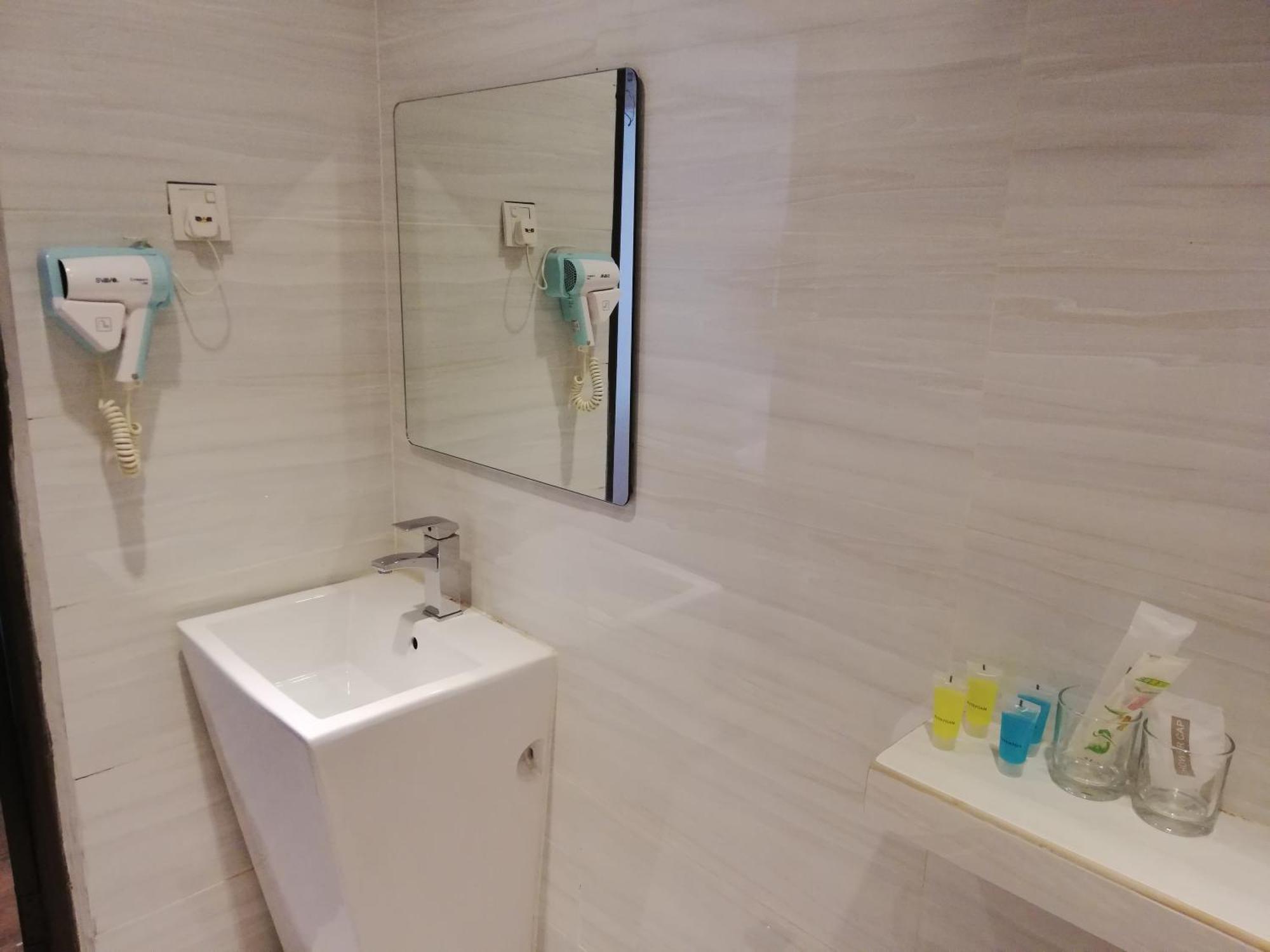 Ease Hotel Кота-Кинабалу Экстерьер фото