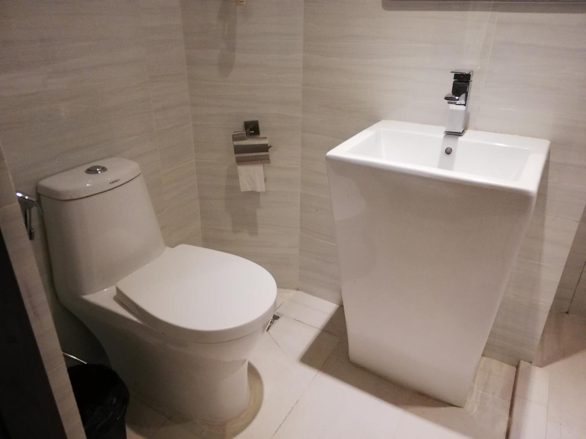 Ease Hotel Кота-Кинабалу Экстерьер фото