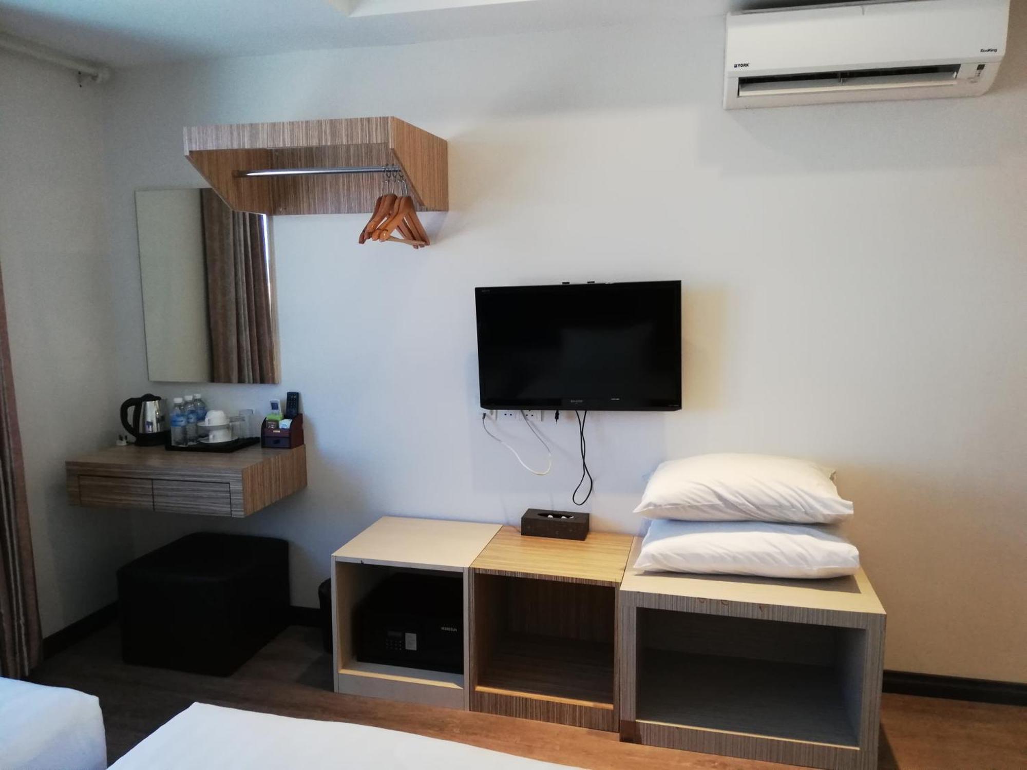 Ease Hotel Кота-Кинабалу Экстерьер фото