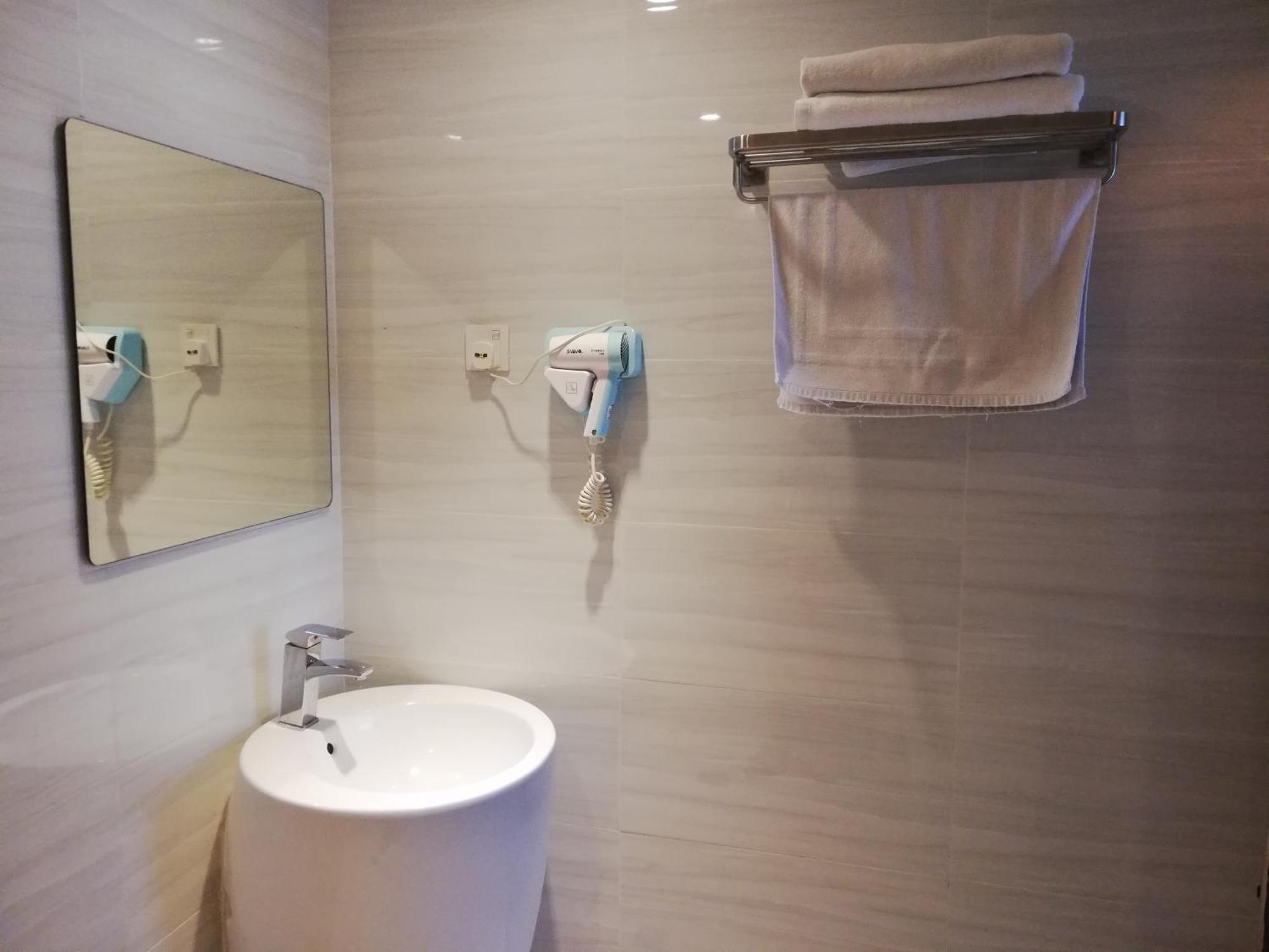 Ease Hotel Кота-Кинабалу Экстерьер фото