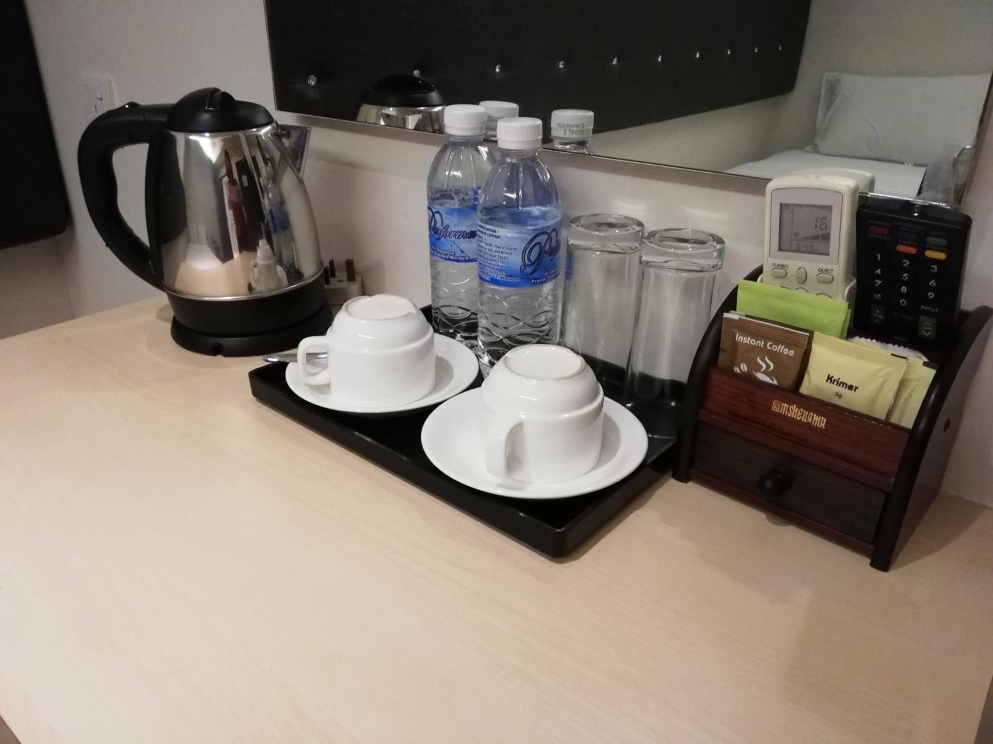 Ease Hotel Кота-Кинабалу Экстерьер фото