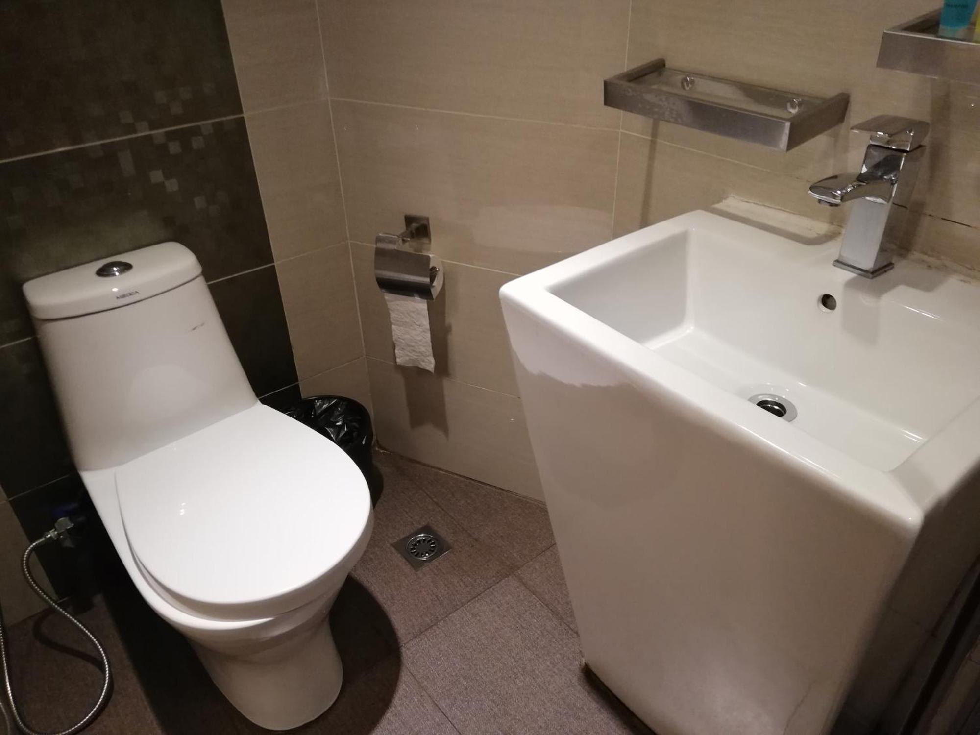 Ease Hotel Кота-Кинабалу Экстерьер фото