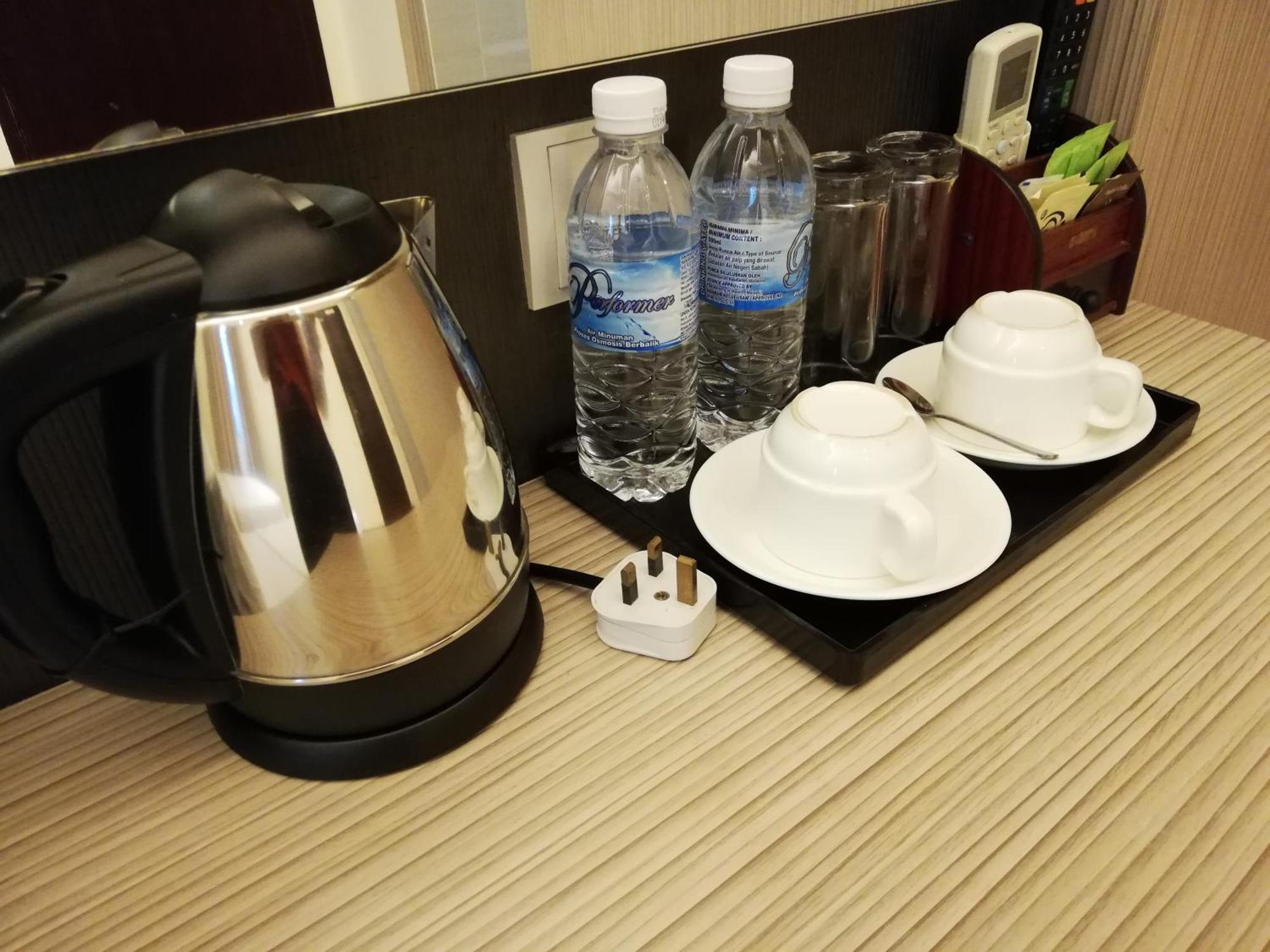 Ease Hotel Кота-Кинабалу Экстерьер фото