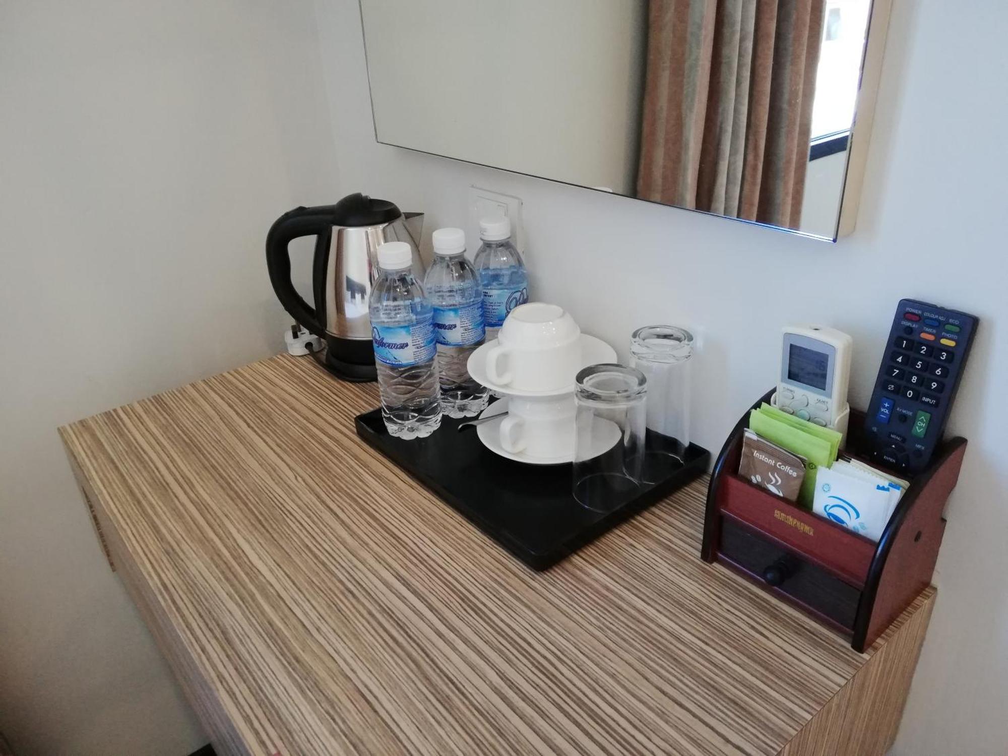 Ease Hotel Кота-Кинабалу Экстерьер фото