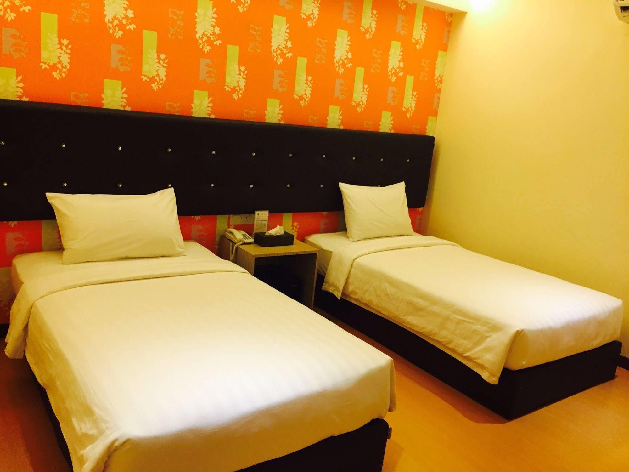 Ease Hotel Кота-Кинабалу Экстерьер фото