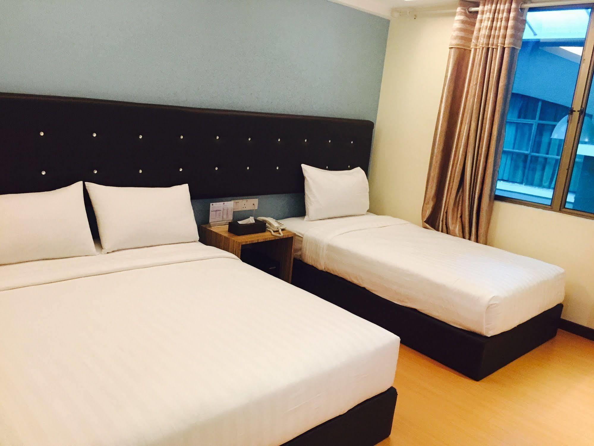 Ease Hotel Кота-Кинабалу Экстерьер фото