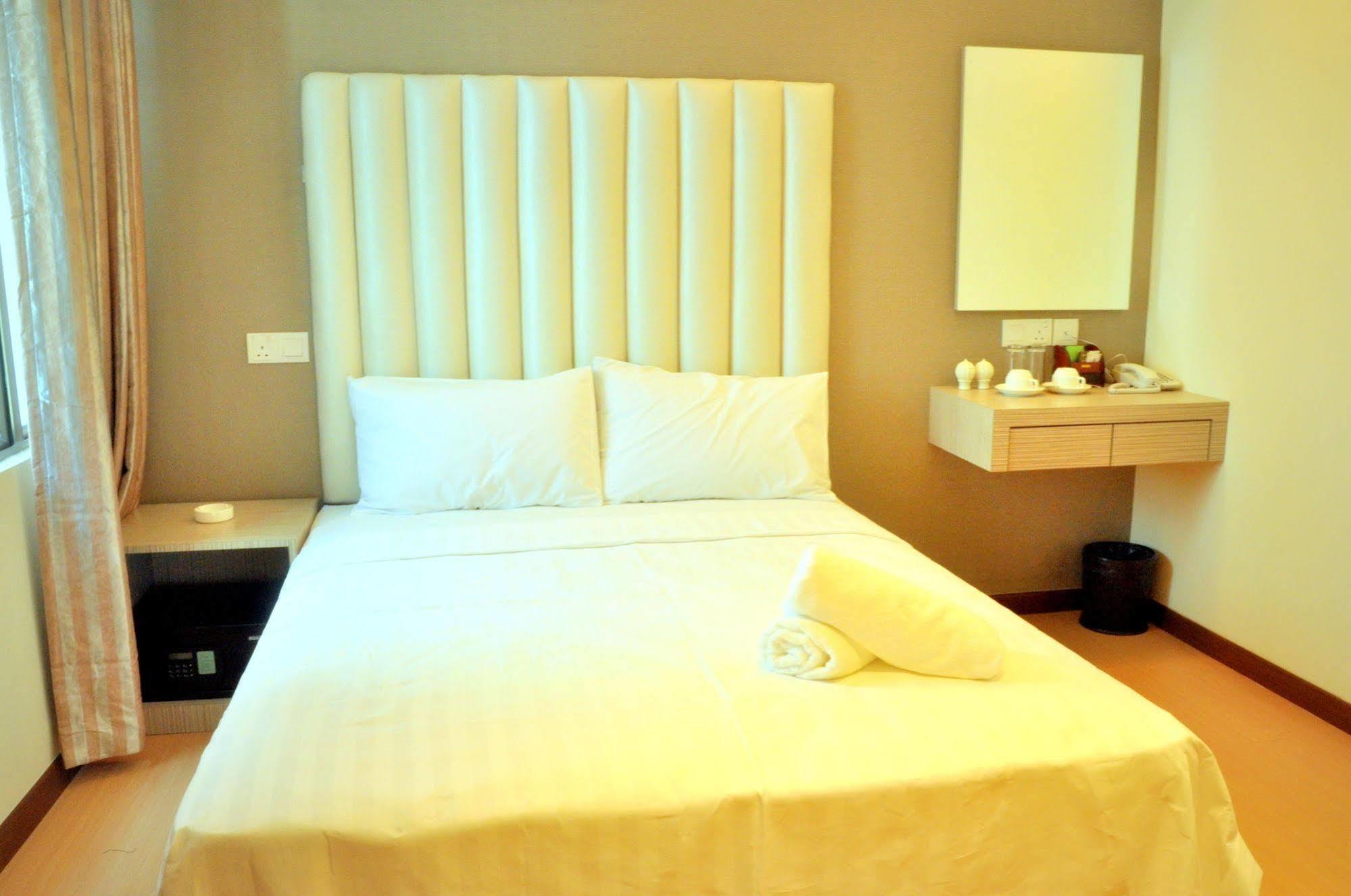 Ease Hotel Кота-Кинабалу Экстерьер фото