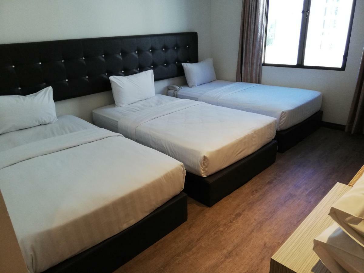 Ease Hotel Кота-Кинабалу Экстерьер фото