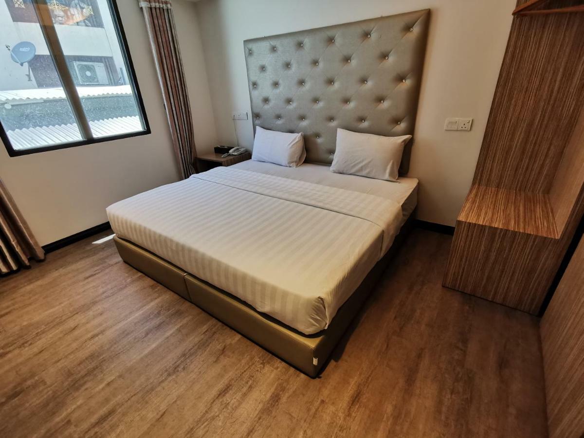 Ease Hotel Кота-Кинабалу Экстерьер фото
